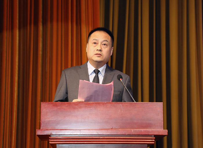 山东省立医院党委书记王一兵主持大会