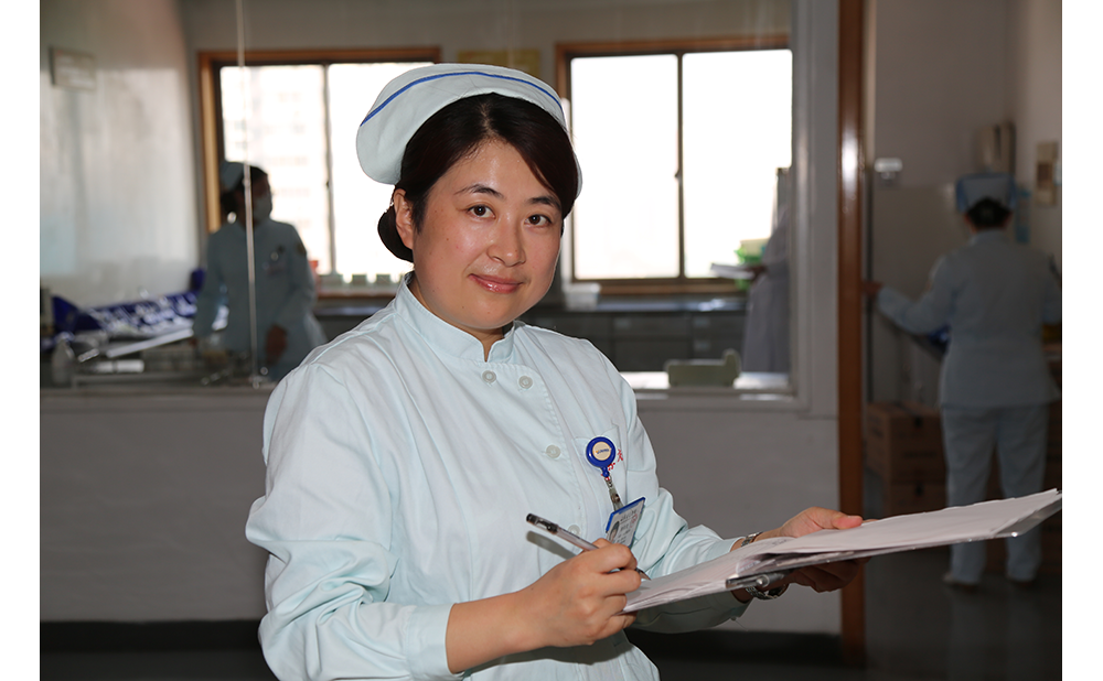 十佳护士长李凤霞