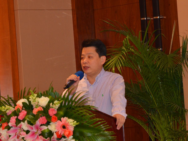 李乐平教授致欢迎辞并介绍胃肠外科腹腔镜整体化转型经验.jpg 李乐平教授致欢迎辞并介绍胃肠外科腹腔镜整体化转型经验.jpg