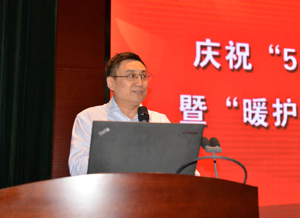 2-会议由医院副院长、党委委员王荣主持.jpg 2-会议由医院副院长、党委委员王荣主持.jpg