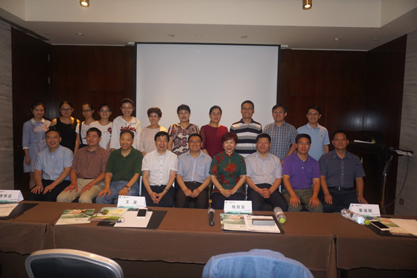 参会人员合影.jpg
