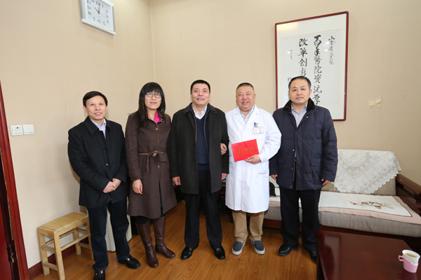 慰问庞琦2.jpg 慰问庞琦2.jpg