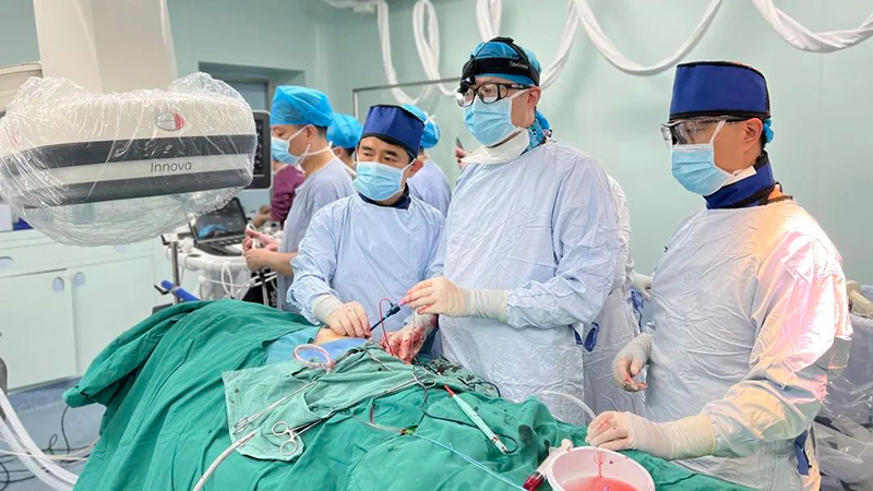 山东第一医科大学附属省立医院成功完成山东省首例经心尖一站式TAVR+TEER联合手术