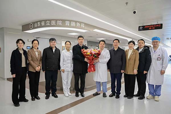 校（院）党委书记刘思金来院看望慰问一线医护人员