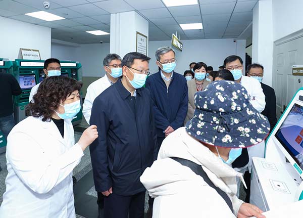党委书记吴向东调研节后门诊运行工作
