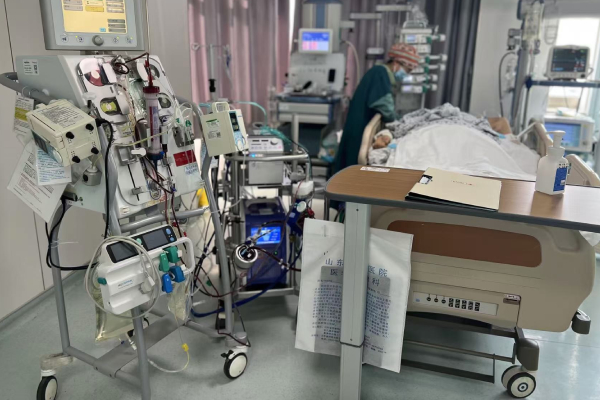 体外膜肺氧合技术(ECMO)联合床旁持续血液净化治疗