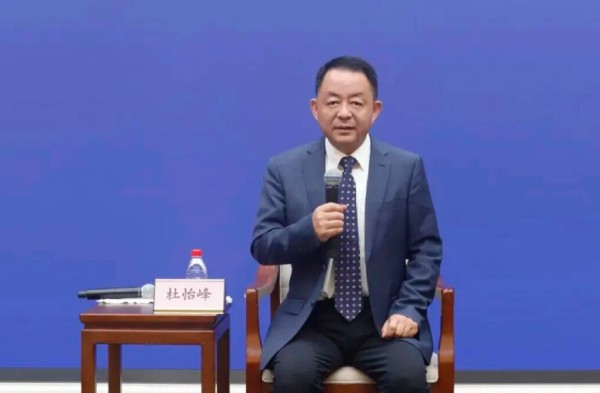 【中国医师节特辑】杜怡峰:探索阿尔茨海默病防治“山东经验” 【中国医师节特辑】杜怡峰:探索阿尔茨海默病防治“山东经验”
