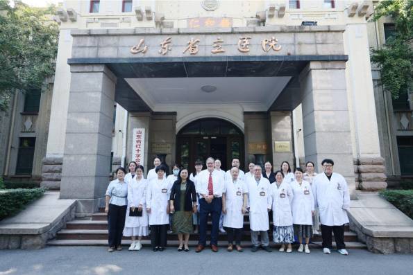 《关节炎与风湿》杂志主编布里奇斯教授到访山东第一医科大学附属省立医院开展学术交流 《关节炎与风湿》杂志主编布里奇斯教授到访山东第一医科大学附属省立医院开展学术交流