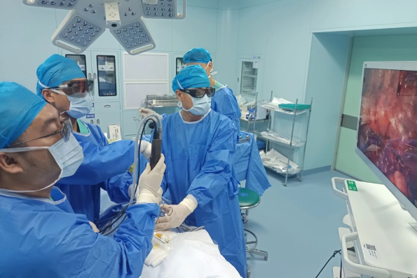精准微创破难题!山东第一医科大学附属省立医院主任医师姜文鹏在北大荒集团牡丹江医院成功开展高难度巨大食管平滑肌瘤微创手术 精准微创破难题!山东第一医科大学附属省立医院主任医师姜文鹏在北大荒集团牡丹江医院成功开展高难度巨大食管平滑肌瘤微创手术