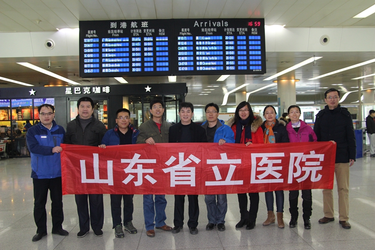 机场合影.JPG 机场合影.JPG