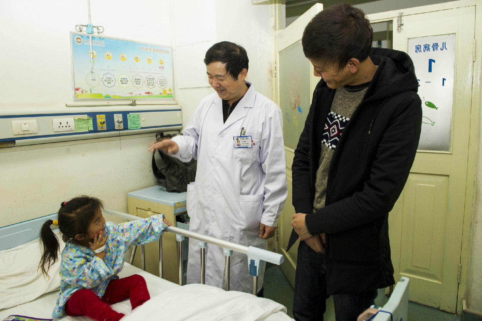 (王演宙看望患儿)DSC_9032.jpg (王演宙看望患儿)DSC_9032.jpg