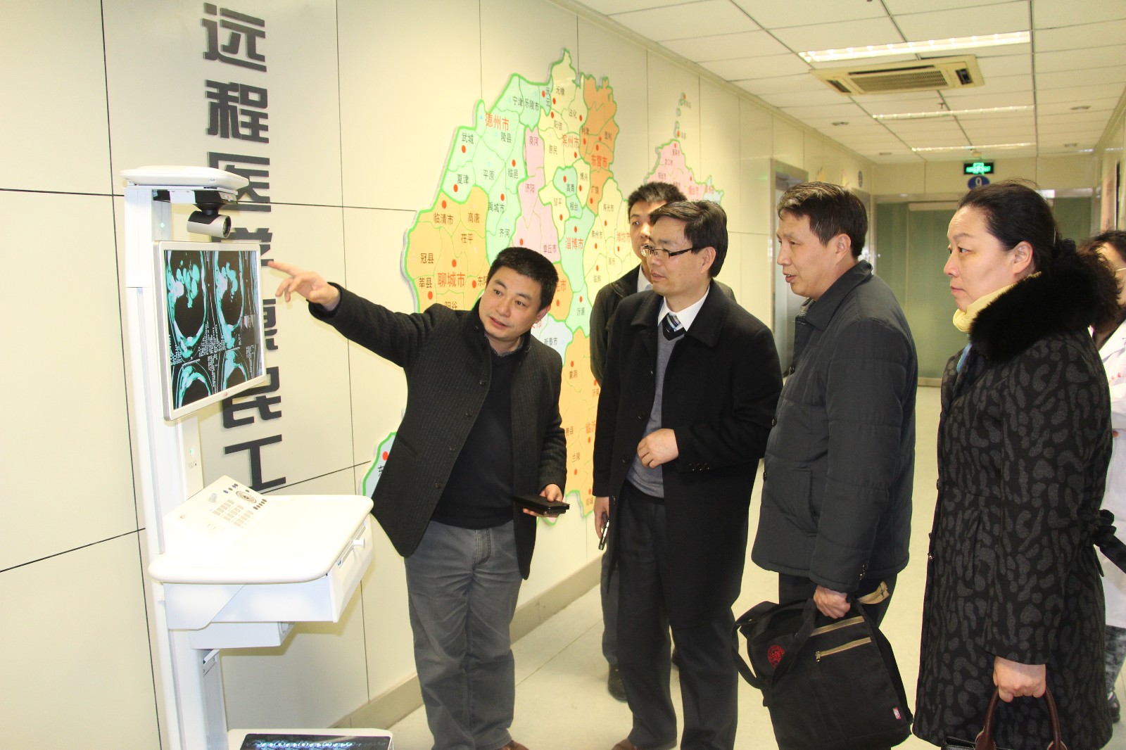 (3.10莫)新疆生产建设兵团医院李颜斌书记一行来我院参观交流.JPG (3.10莫)新疆生产建设兵团医院李颜斌书记一行来我院参观交流.JPG